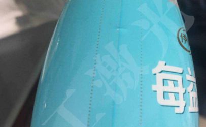 武漢三工激光打標機在果汁飲料熱封標簽上的多功能應用